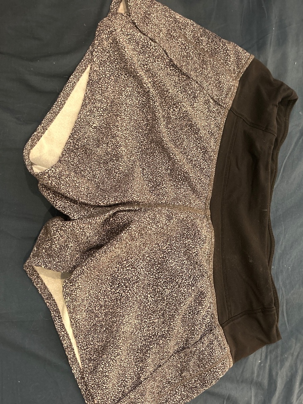 Lululemon low rise speed up shorts size: 4